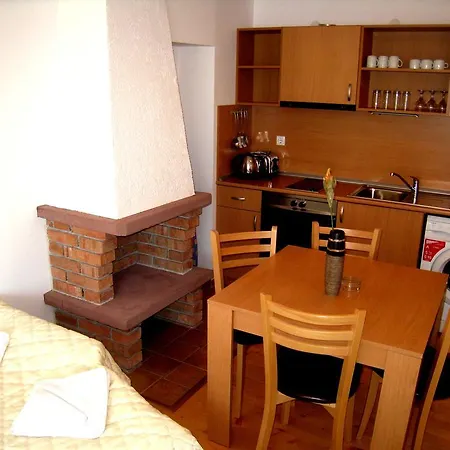 Апартхотел Four Leaf Clover To Rent 3*