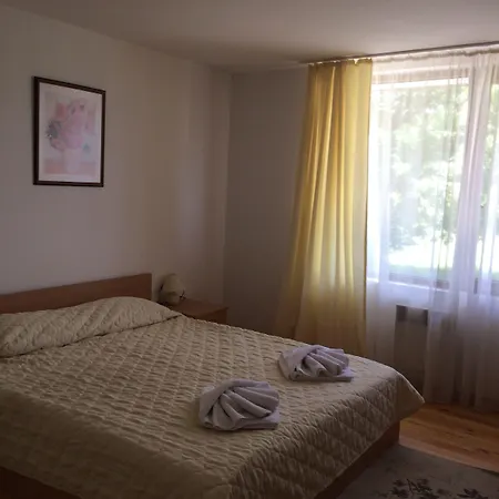 Four Leaf Clover To Rent 아파트호텔 반스코