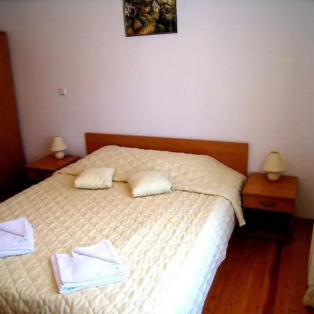 Four Leaf Clover To Rent 반스코