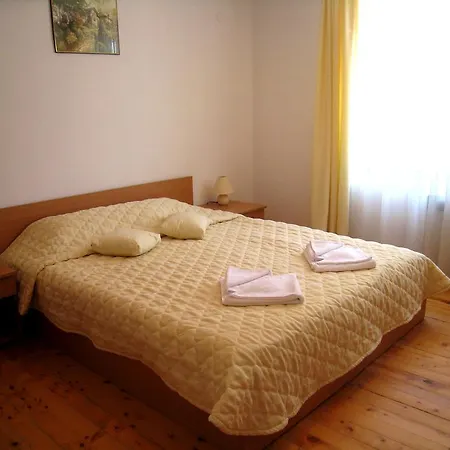 Апартхотел Four Leaf Clover To Rent