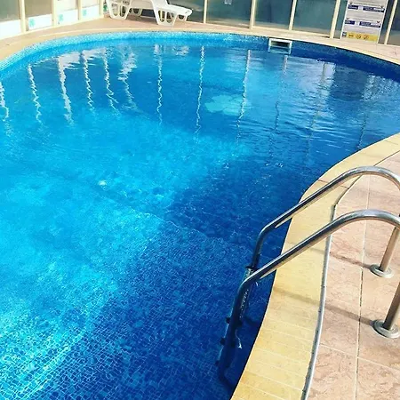 Four Leaf Clover To Rent 아파트호텔 반스코