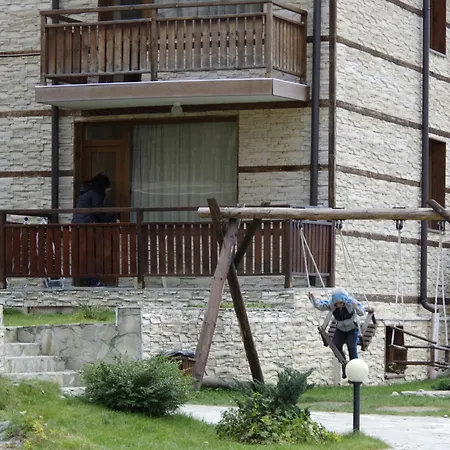 Four Leaf Clover To Rent